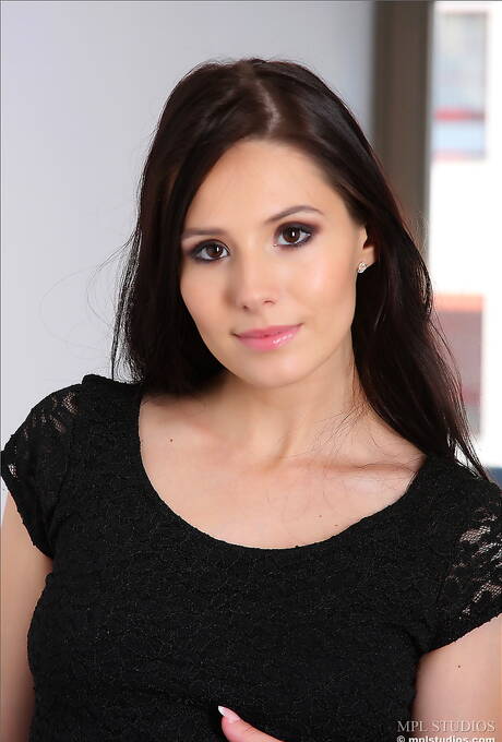 MPL Studios invite you to explore free photos featuring Vanessa A showing perfect shape