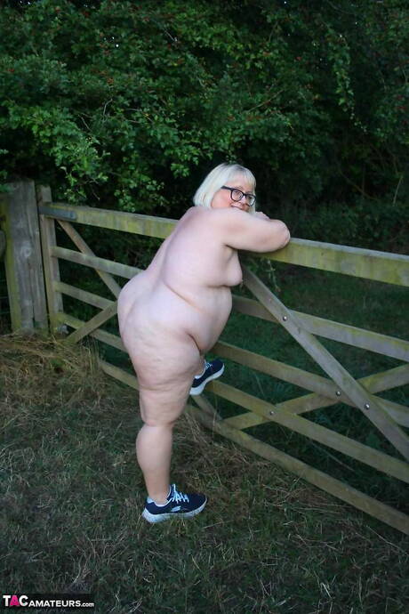 TAC Amateurs xxx pics collection featuring Lexie Cummings in sucking cock porn